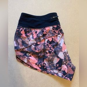 Lululemon Patterned Speed Up Shorts, Size 4